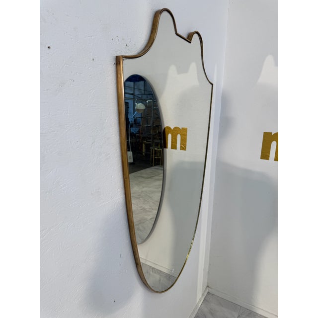 1950s Italian Mid-Century Brass Framed Shield Form Wall Mirror, 1950s For Sale - Image 5 of 7