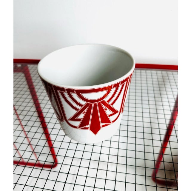 Fitz and Floyd Fitz and Floyd Ritz Pattern Ceramic Planter or Cachepot in Red and White For Sale - Image 4 of 5