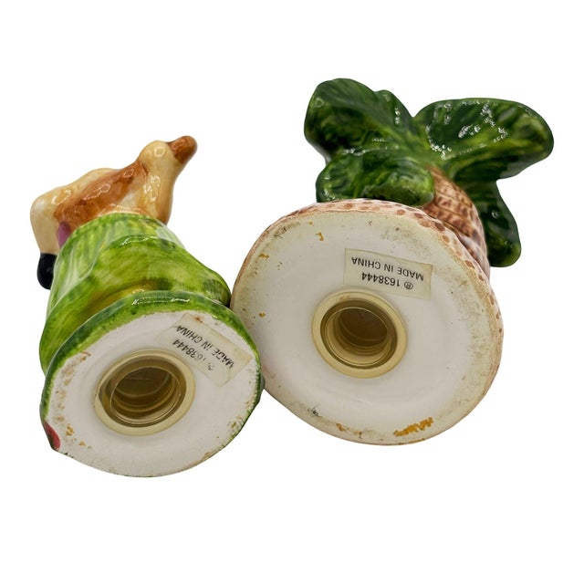 1980's Hula Girl & Palm Tree Ceramic Tabletop Matching Salt & Pepper Shaker Set For Sale In Los Angeles - Image 6 of 6