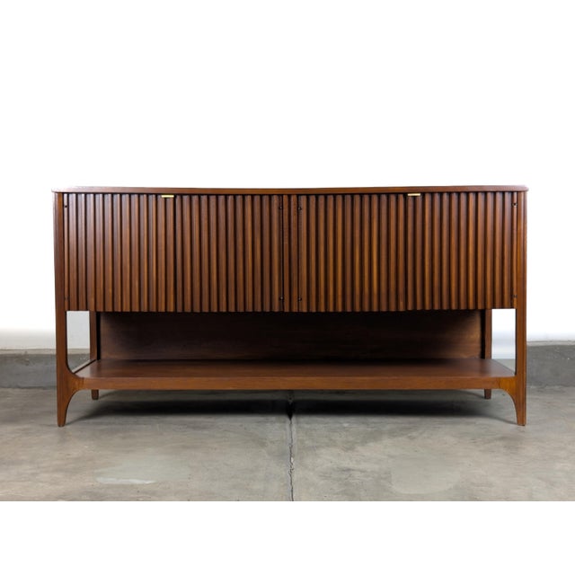 Wood Mid Century Modern Walnut Console by Broyhill, Brasilia Collection, C1960s For Sale - Image 7 of 15