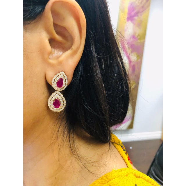 Red 7.77 Carat Natural Ruby Diamond Yellow Gold Drop Earrings, A Pair For Sale - Image 8 of 9