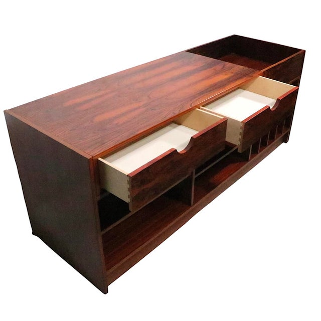 Wood Mid Century Danish Modern Stereo Record Cabinet Rosewood C. 1960/70's For Sale - Image 7 of 16