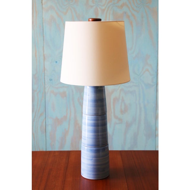 A highly collectable 1960s lamp designed by Jane and Gordon Martz of Marshall Studios in Veedersburg Indiana. These lamps...