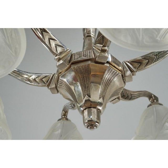 Metal Hettier & Vincent & Hanots French Art Deco Chandelier 1930s - Frosted Birds Glass For Sale - Image 7 of 14