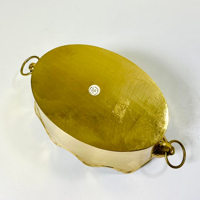 1980s Vintage English Hollywood Regency Art Deco Brass Oval Crown Catchall, After Mottahedeh, Bear Handles. For Sale - Image 11 of 11
