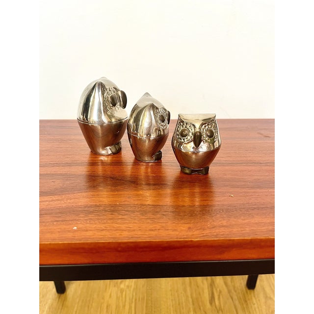 Hollywood Regency Owl Boxes in Silver-Plated Metal, 1960s, Set of 3 For Sale - Image 4 of 5