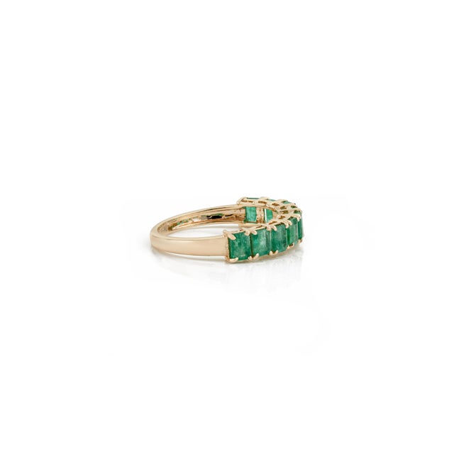 Metal 1.59ct Stackable Natural Emerald Half Eternity Band Ring Size 8 in Solid 14k Gold For Sale - Image 7 of 15