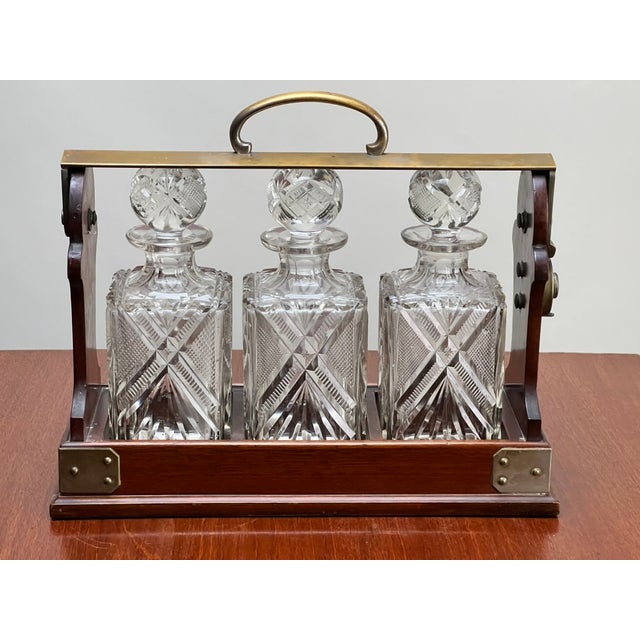 Traditional Antique English Edwardian Betjemann’s Cut Crystal Three Bottle Tantalus C. Early 20th Century For Sale - Image 3 of 8