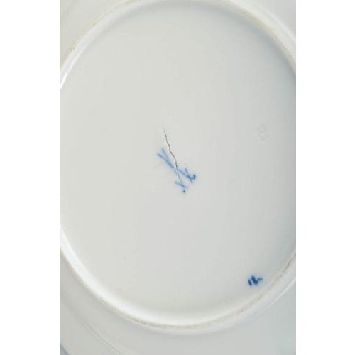 Porcelain Lunch Plates with Classic Blue Onion Decoration from Meissen, Set of 2 For Sale - Image 4 of 6