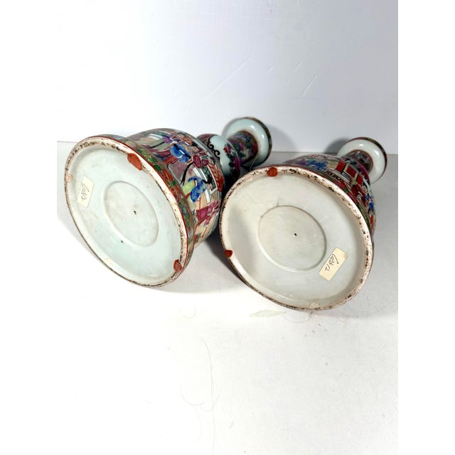 Fine Pair of Meiji Period Chinese Export Rose Medallion Porcelain Candlesticks. For Sale In West Palm - Image 6 of 12