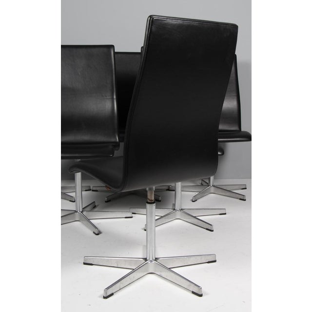 Oxford Chairs in Leather by Arne Jacobsen, Set of 6 For Sale - Image 5 of 10