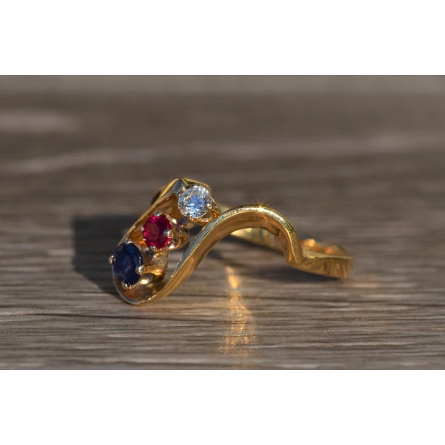 Contemporary The Tegan: Ladies Contemporary Patriotic Ring set in 14K Yellow Gold For Sale - Image 3 of 10