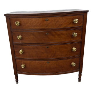1820s Pennsylvania Figured Cherry Bowfront Chest of Drawers - Lancaster / Philadelphia For Sale