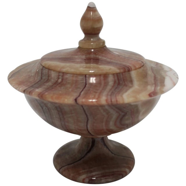 A beautiful 20th Century onyx marble urn form vessel/round footed box with lid, circa 1970s. Lid has a beautiful detailed...