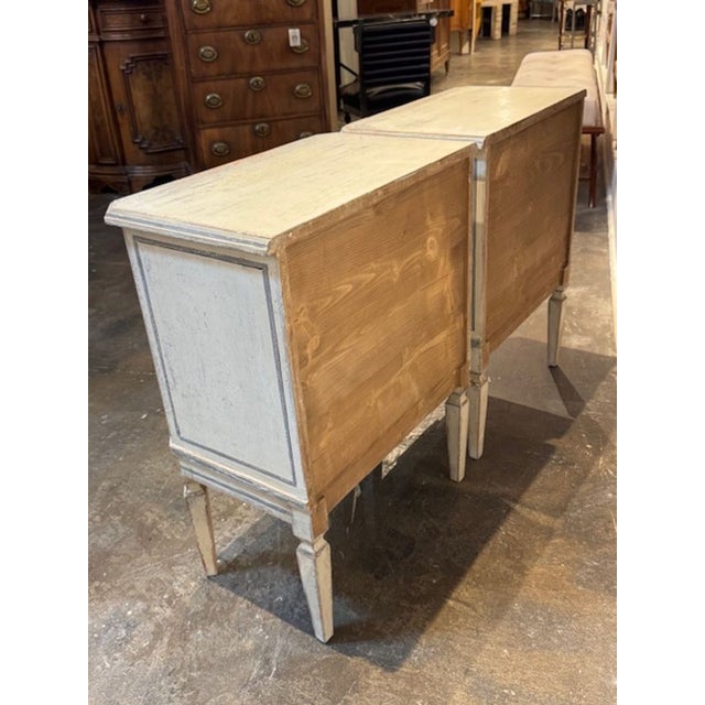 Traditional Pair of German Neo-Classical Bedside Tables For Sale - Image 3 of 5