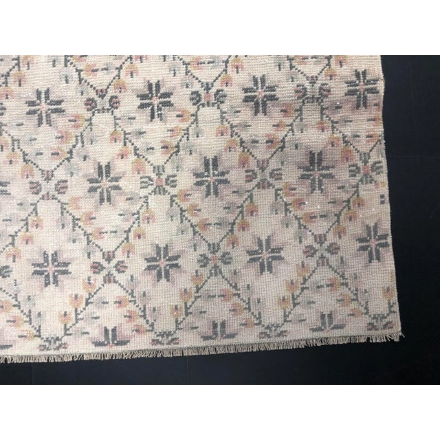 1960s Home Turkish Oushak Handmade Beige Rug For Sale - Image 9 of 11