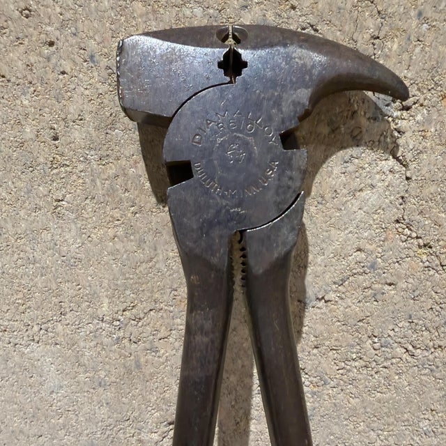 Industrial Vintage Pair of Diamalloy No. R510 Fencing Pliers Industrial Decor For Sale - Image 3 of 13