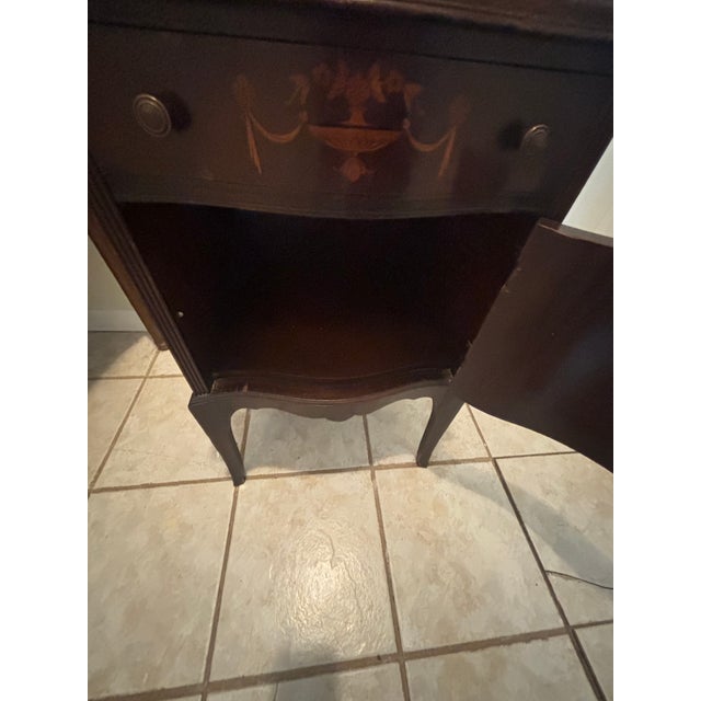 Victorian Mahogany Nightstand or Accent Table For Sale - Image 3 of 5