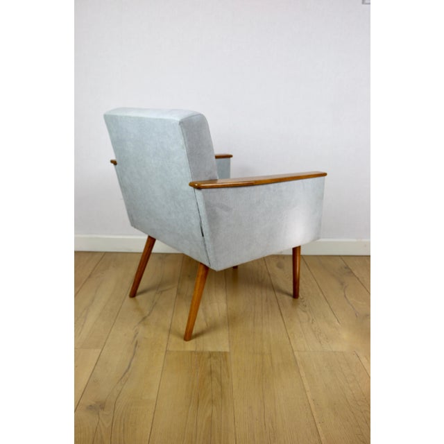 A beautiful Art Deco armchair in blue, completely restored with accessories of various shapes and styles. New upholstery,...