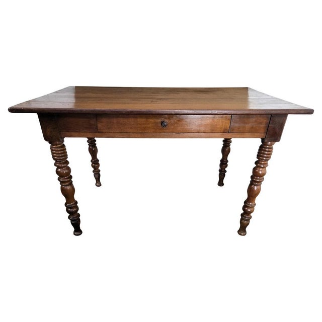 Very charming and elegant Italian antique dining table or desk writing table in solid walnut wood with stylish carved legs...