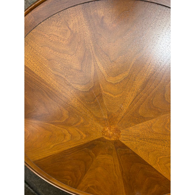 Baker Furniture Company 1970s Mid-Century Modern Baker Walnut Round Sunburst Pattern Lamp, Side, Accent Table For Sale - Image 4 of 13