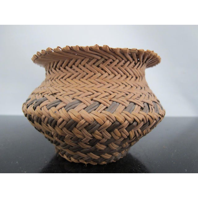 Mid 20th Century Mexican Tarahumara Woven Pine Needle Small 2 Tone Basket For Sale - Image 5 of 7