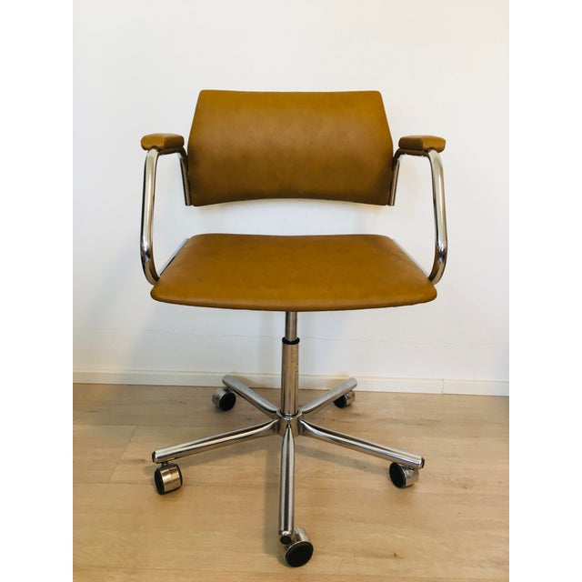 This stylish and comfortable office chair was produced by the Kovona manufacturer in Czechoslovakia in 1970’s. It has been...