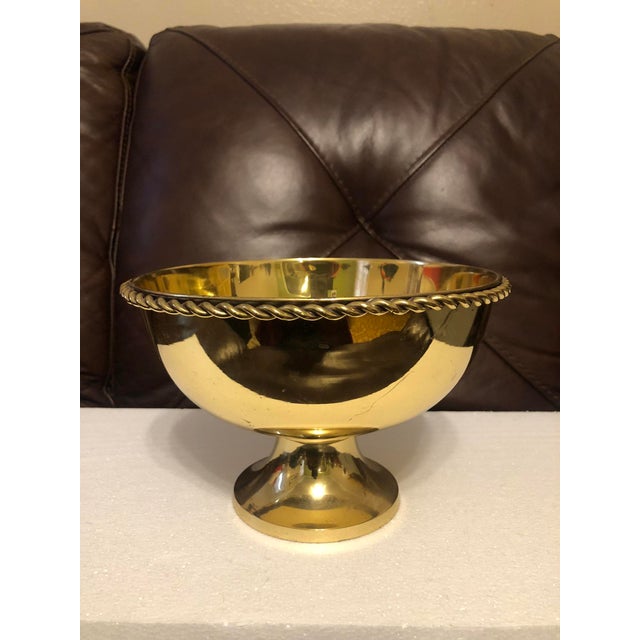 1980s Vintage Hollywood Regency Polished Brass Pedestal Bowl With Rope & Tassel Detail For Sale - Image 5 of 6