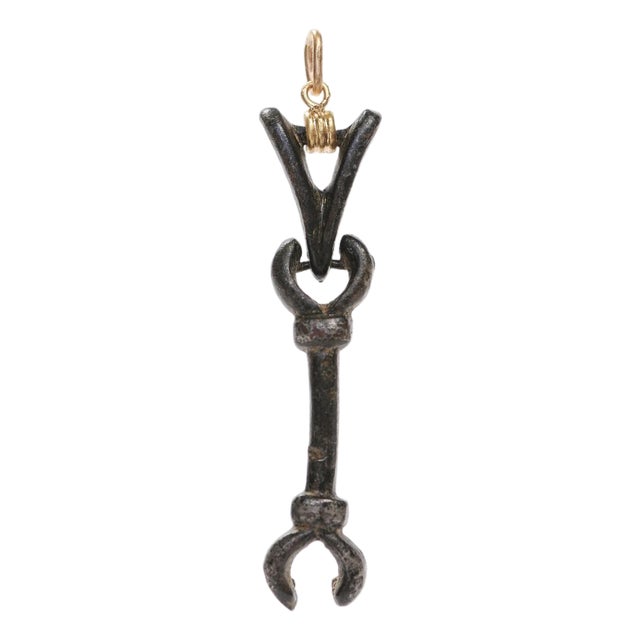 Pincer-Like Roman Artifact Pendant For Sale