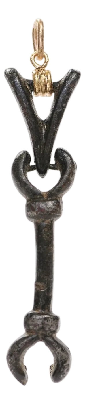 Pincer-Like Roman Artifact Pendant