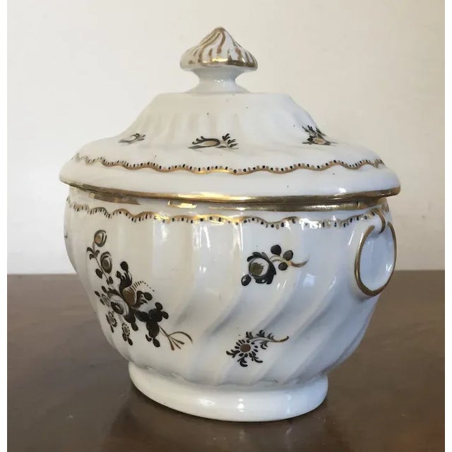 Antique 18th Century English George III Worcester Porcelain Sugar Bowl For Sale In New York - Image 6 of 12