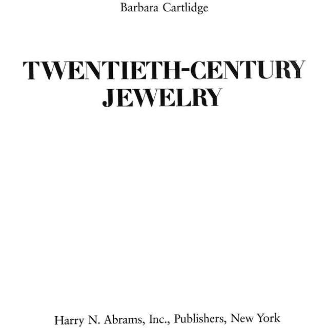 CARTLIDGE, Barbara [238] pp. Harry N. Abrams, Inc., Publishers 1985 11 1/4" x 10" Shows and describes modern rings,...