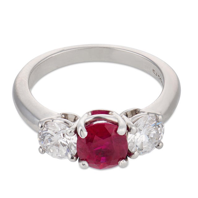 Contemporary Vintage Gia 1.25 Carat Burma Ruby Diamond Platinum Three Stone Ring, Size 6.5 For Sale - Image 3 of 6