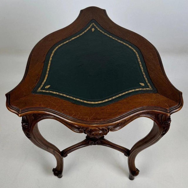 A distinctive and finely crafted 20th-century Victorian style side table, beautifully constructed in mahogany and...