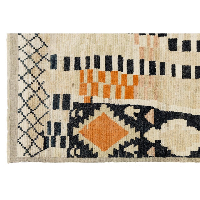 Moroccan Beige Modern Checkered Moroccan Wool Rug – HandKnotted Geometric Berber Style For Sale - Image 3 of 11