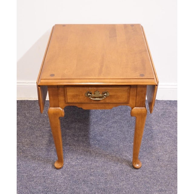 American Ethan Allen Heirloom Nutmeg Maple Colonial Early American 33" Drop Leaf Accent End Table 10-8034 For Sale - Image 3 of 17