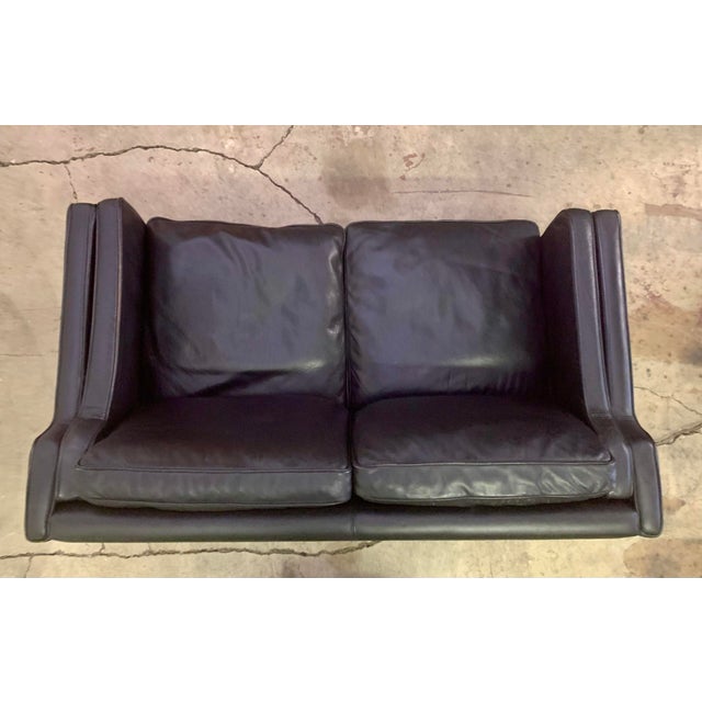 Animal Skin Danish Black Leather Loveseat Sofa by Stouby, Hand-Crafted, 1970s For Sale - Image 7 of 8