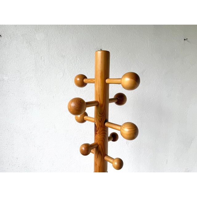 Freestanding Coat Rack in Pine from Les Arcs, 1970s For Sale - Image 6 of 9
