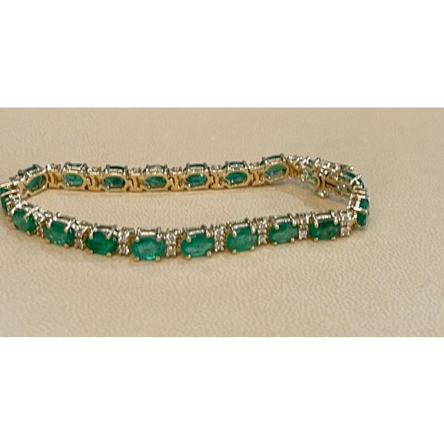 15 Carat Natural Emerald & Diamond Cocktail Tennis Bracelet 14 Karat Yellow Gold For Sale - Image 4 of 18