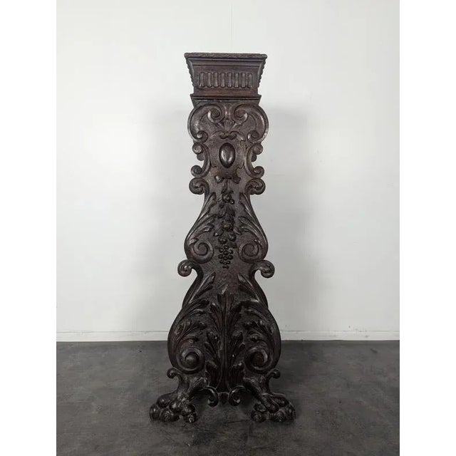 Italian Renaissance Style Walnut Selette, in Very Good conditions.