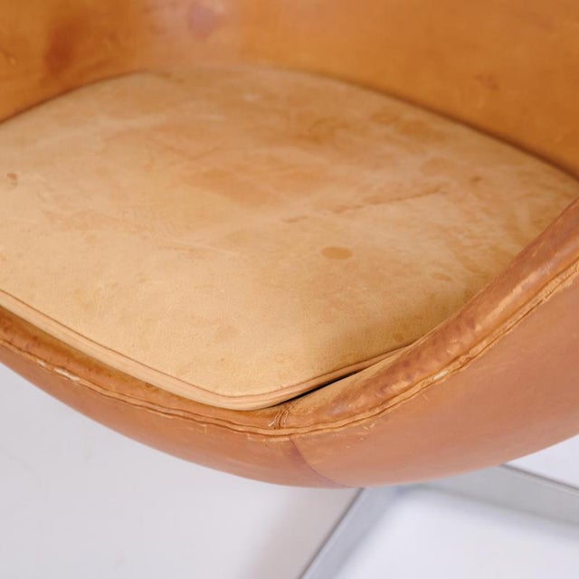 Egg Chair in Original Natural Leather by Arne Jacobsen for Fritz Hansen, 1950s For Sale - Image 6 of 14
