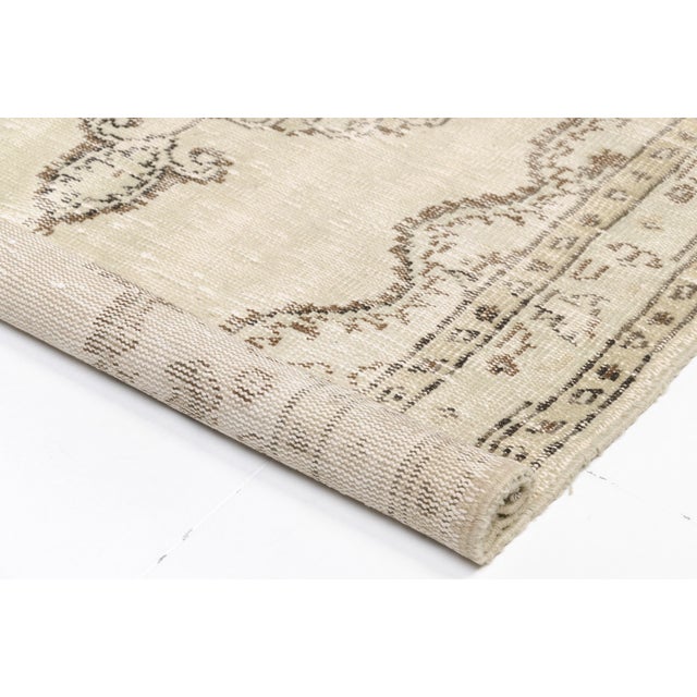 Turkish 1960s Neutral Home Decor, Earthy Tones Rug For Sale - Image 3 of 10
