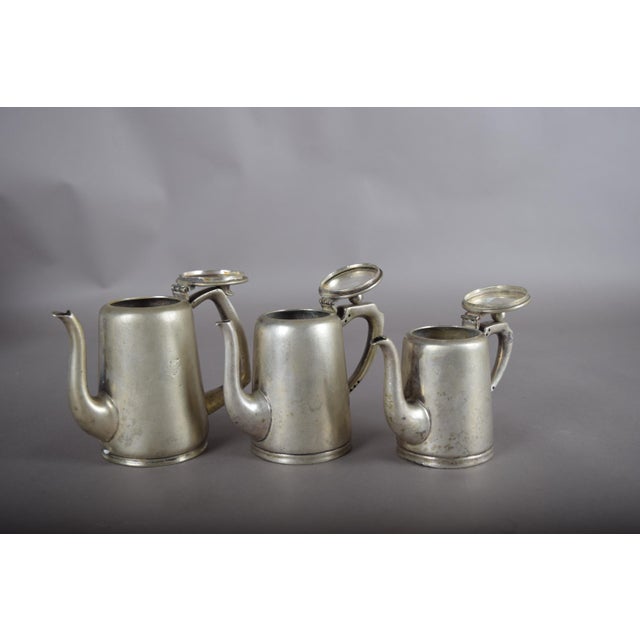 English Graduated Silver-Plated Coffee Pots, 1930s, Set of 3 For Sale - Image 3 of 10