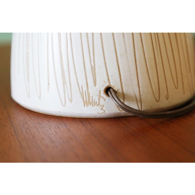 White 1960s Jane and Gordon Martz Table Lamp M165 Marshall Studios Matte White Tan Incising Walnut For Sale - Image 8 of 9