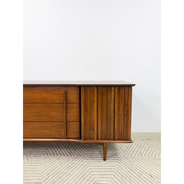 Mid 20th Century Rare United Furniture MCM Long Dresser Intricate Wood Pulls Vintage Lowboy For Sale - Image 5 of 17