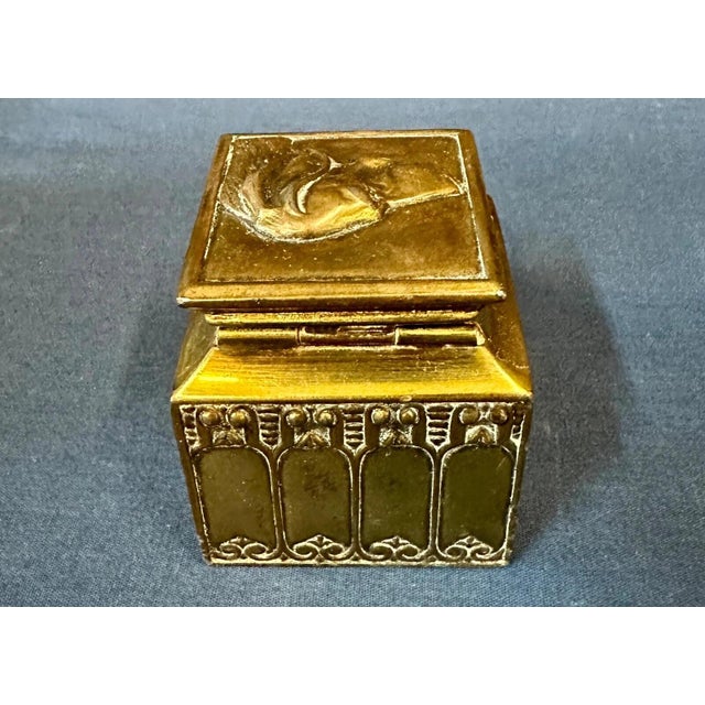 This vintage early 20th century American made inkwell is wonderfully designed in an equestrian theme. The stylish lid...