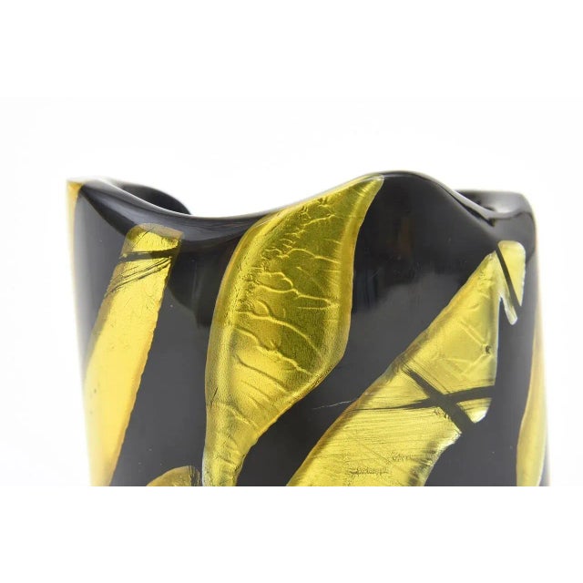 Vintage Signed Frank Vigneri Chartreuse and BLack Plexiglass Sculptural Cuff Bracelet, 1984 For Sale - Image 9 of 10