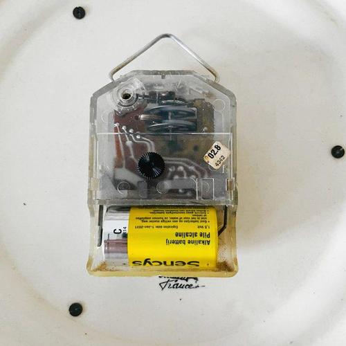 Vintage Electronic Ceramic Doucic Jars Wall Clock from Jaz, 1970s For Sale - Image 9 of 10