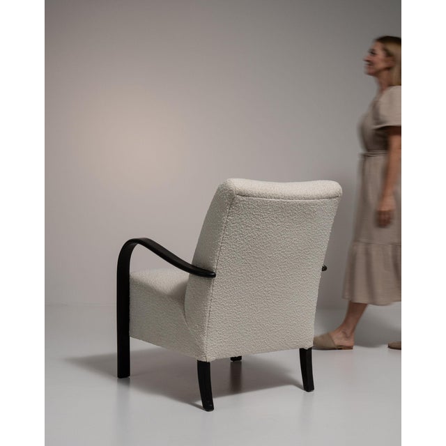 A chair whose cream boucle upholstery gives it real character at first glance. Dating to 20th Century and originating from...