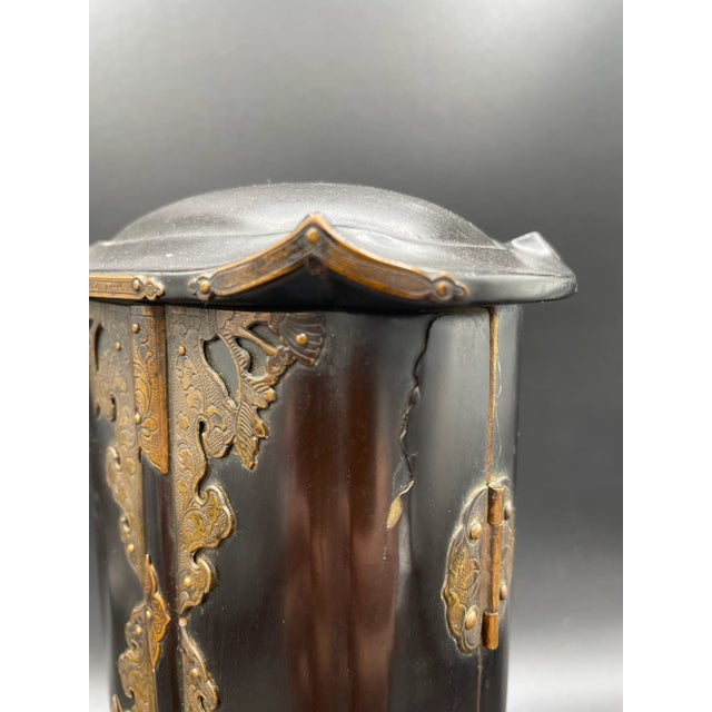 18th Century Japanese Edo Lacquered and Gilt Buddhist Zushi Shrine For Sale In Chicago - Image 6 of 10